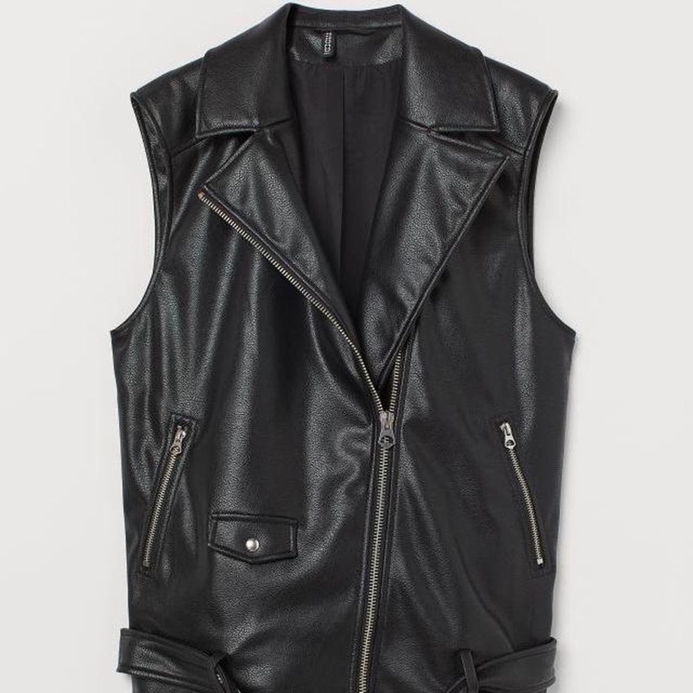 Vest in faux leather.